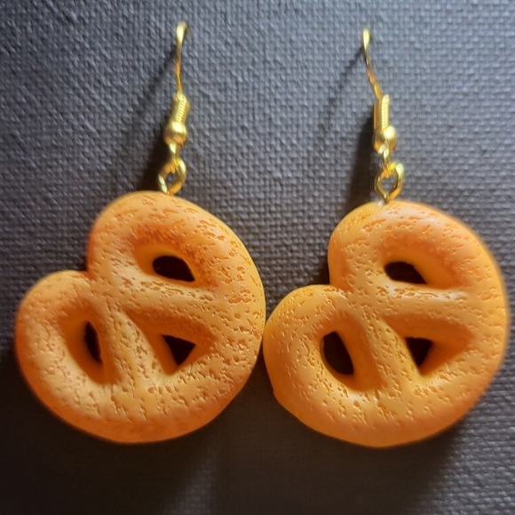 PRETZEL Earings- Never Worn - Picture 1 of 1